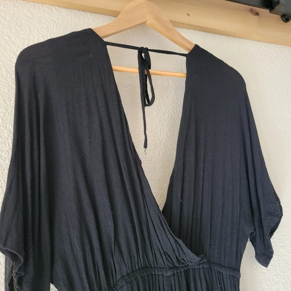 LULUS Black Deep V Neck Dolman Sleeve Pants Jumpsuit  Size Small - Picture 7 of 9